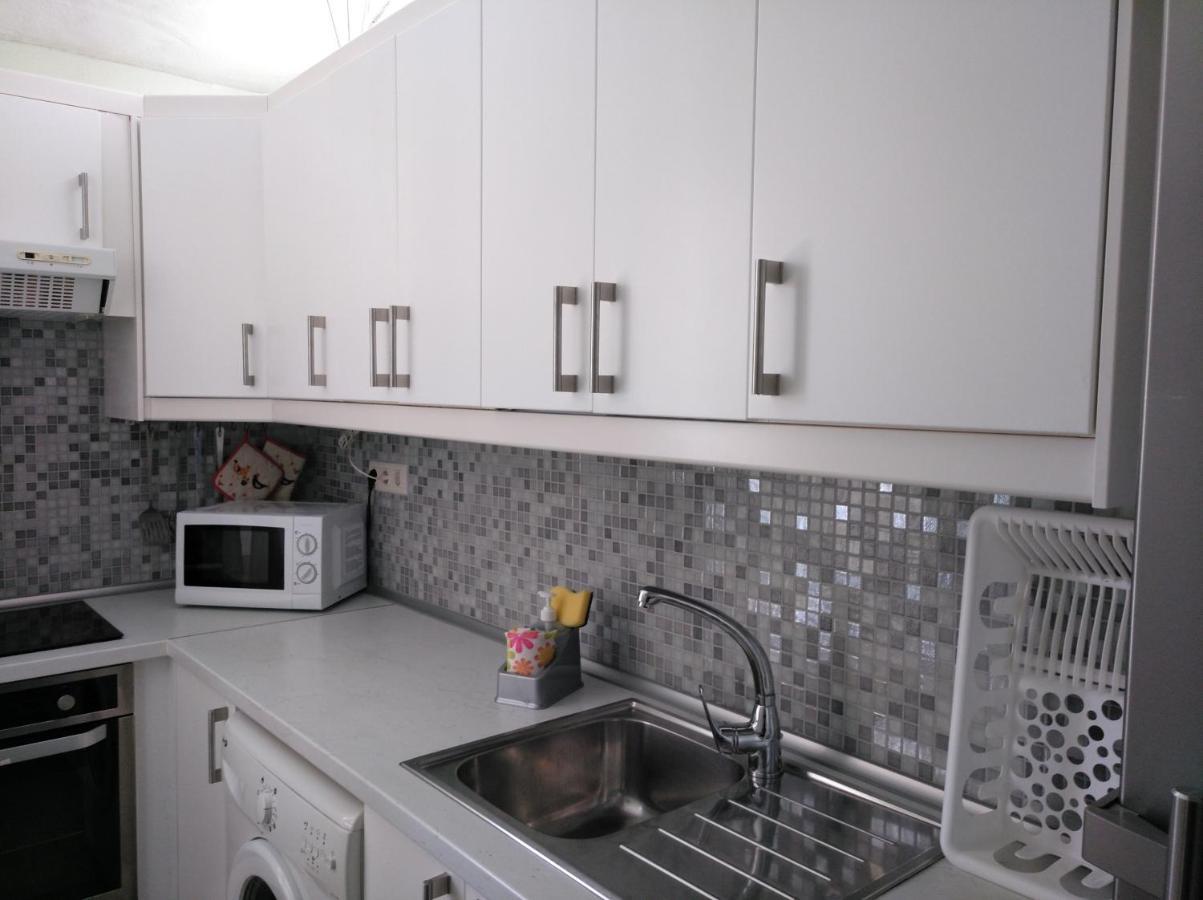 2 Calle Azucenas Apartment